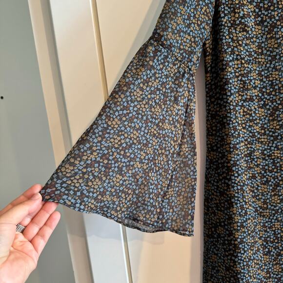 CAbi Sheath Chiffon Dress Blue Brown Floral V-Neck Pullover Bell Sleeve Sz M - Picture 3 of 7